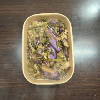 125 Melanzane saltato con carne e verdure salamoia