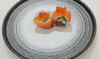 Salmón ura rollo (8 pzs.)