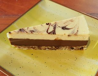 Tort raw vegan cu pepene galben si ciocolata - fara gluten, vegan / de post