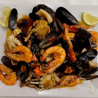 50. Mariscos Variados