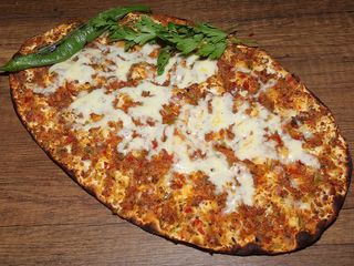 Lahmacun-kasarli