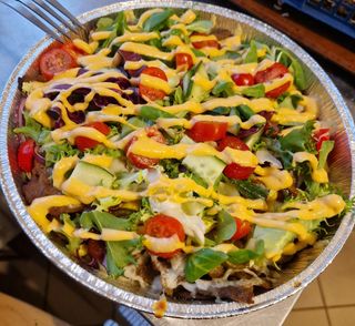 Kapsalon Kurczak z świeżymi warzywami