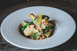 Pui in sos de branza tip parmezan cu orez basmati