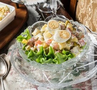 Salată Olivie cu pui