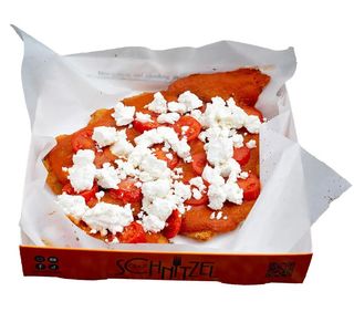 Schnitzel de Pui cu Feta și Sos de Roșii