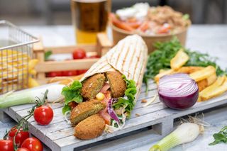 Tortilja falafel i pomfrit