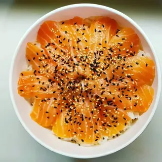 Chirashi salmone