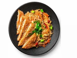 Курка тонкацу з рисом та овочами (330g)