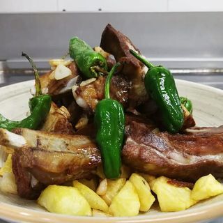 Costillas de cerdo al ajillo 