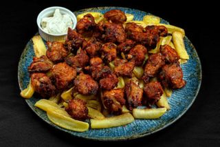 Jumari iuti de pui cu cartofi prajiti