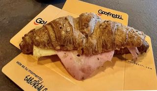 Croissant De Jamón Serrano Reserva y Queso