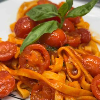 Fettuccine pachino e basilico