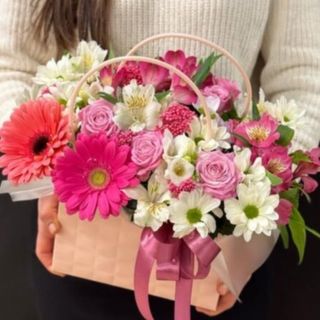 ყვავილების ნაირსახეობა ჩანთაში