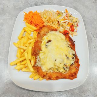 Schabowy po Kowalsku z frytkami