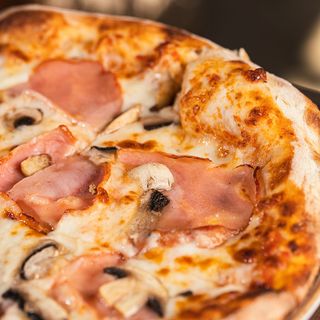 პიცა ლორით და სოკოთი