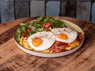 American Breakfast with bacon & fries