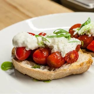 Włoska Bruschetta z Burratą