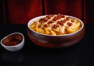 Patatine Dippers con Salsa Alabama Peppery BBQ e Candy Bacon
