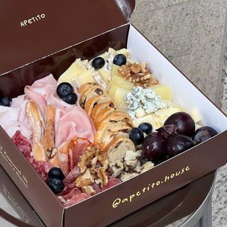 Tabla de Quesos y Embutidos M