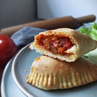 Pizza Calzone Bolognaise