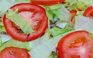 Salada e tomate