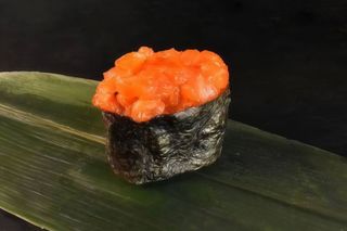 Gunkan Somon Picant (40g)