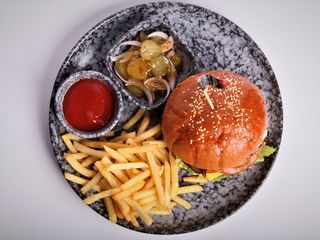 Бургер меню з котлетою з яловичини(300/100/50г)