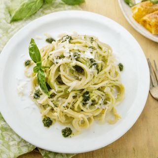 Прясна паста с домашно босилеково песто (370г)