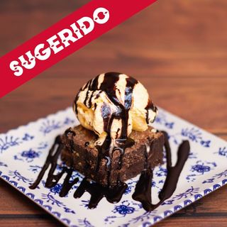 Brownie con Helado de Vainilla