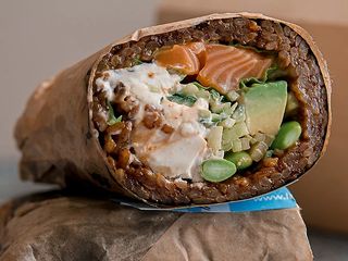 Суші БУРІТО  з ЛОСОСЕМ та сиром (2 варіанти) З СИРОМ ФІЛА