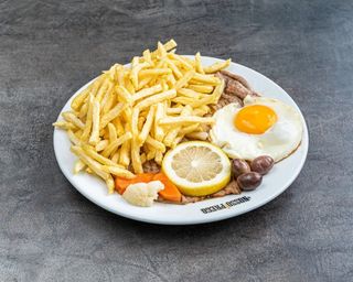 Prego no Prato Com Ovo