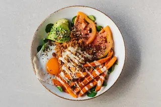 Ensalada De Pollo Mechado