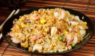 Riso saltato con gamberi