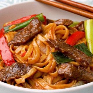 удон зі свининою (390г)