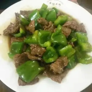Ternera salteada con pimiento verde