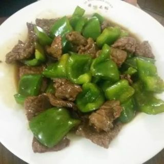 Ternera salteada con pimiento verde