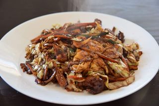 Svinjetina na rezance sa jajima