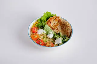 Салат Боул с курицей и булгуром 