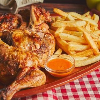 1 Pollo + Patatas + Alioli + Bebida (2 Lt.)