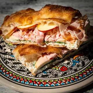 Focaccia Porchetta e Gorgonzola - Fructat, sărat, italian