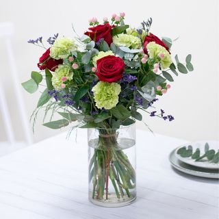 Amor Vincit Omnia - Rosas rojas y claveles verdes