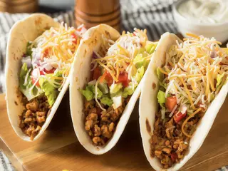 Tacos( Pollo/ ternera/ mixto + patatas+ lata