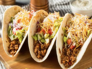 Tacos( Pollo/ ternera/ mixto + patatas+ lata
