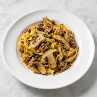 Tagliolini con salsiccia e funghi porcini