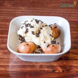 Baba cu limoncello sau rum, cu îngheţată