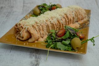 Palačinke sa pizza sosom, kačkavaljem i šunkom