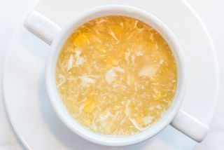 17. Sopa De Maíz Con Carne De Cangrejo