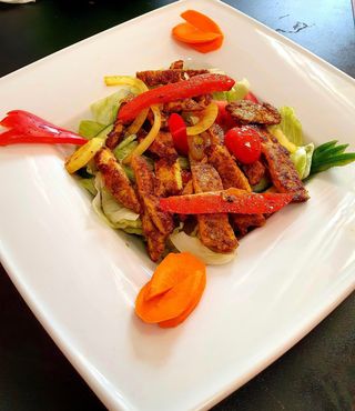 Sałatka z Grillowanym Kurczakiem