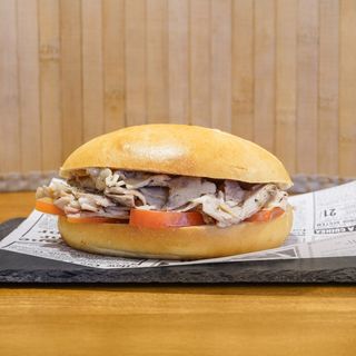 SG - Bocadillo pernil (jamón asado) y tomate fresco