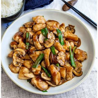 57 Pollo con gamberi e bambù